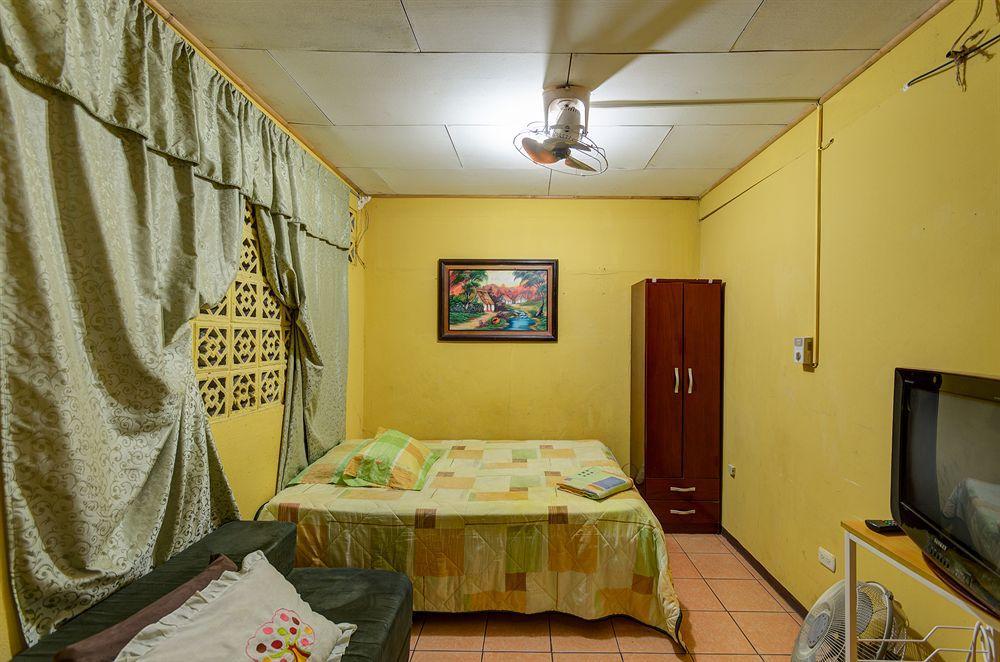Cabinas Madeleine Puntarenas Exterior foto
