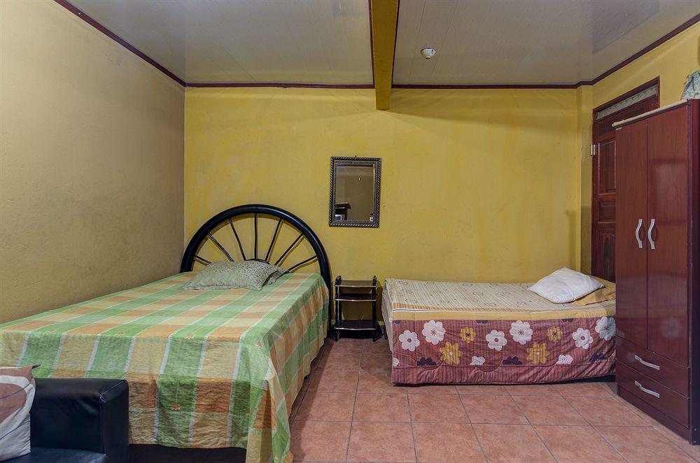 Cabinas Madeleine Puntarenas Exterior foto