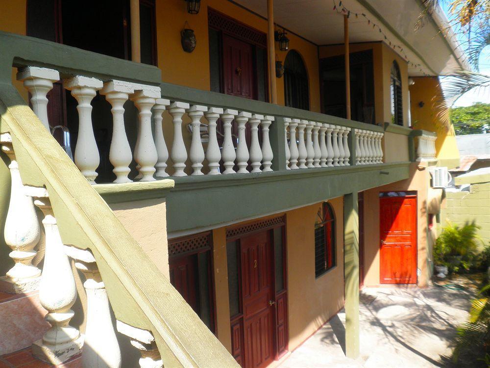 Cabinas Madeleine Puntarenas Exterior foto