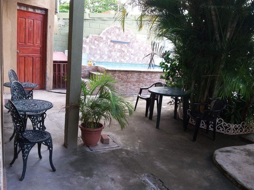 Cabinas Madeleine Puntarenas Exterior foto