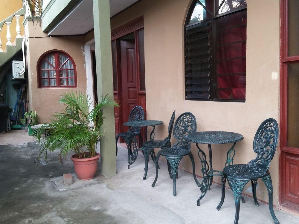 Cabinas Madeleine Puntarenas Exterior foto