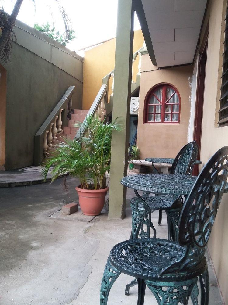 Cabinas Madeleine Puntarenas Exterior foto