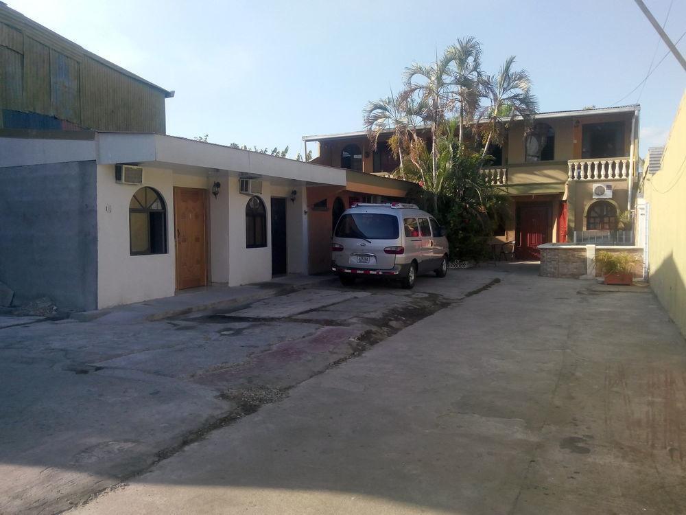 Cabinas Madeleine Puntarenas Exterior foto