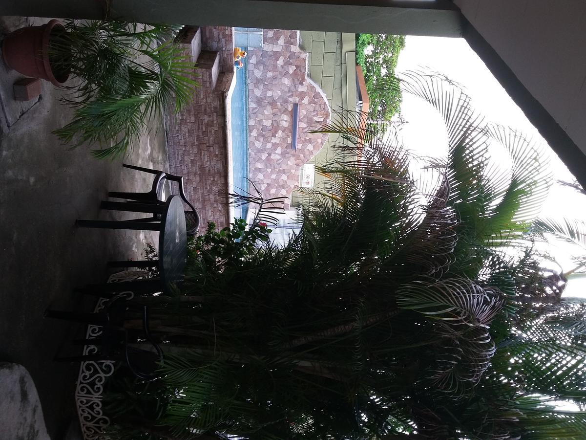 Cabinas Madeleine Puntarenas Exterior foto