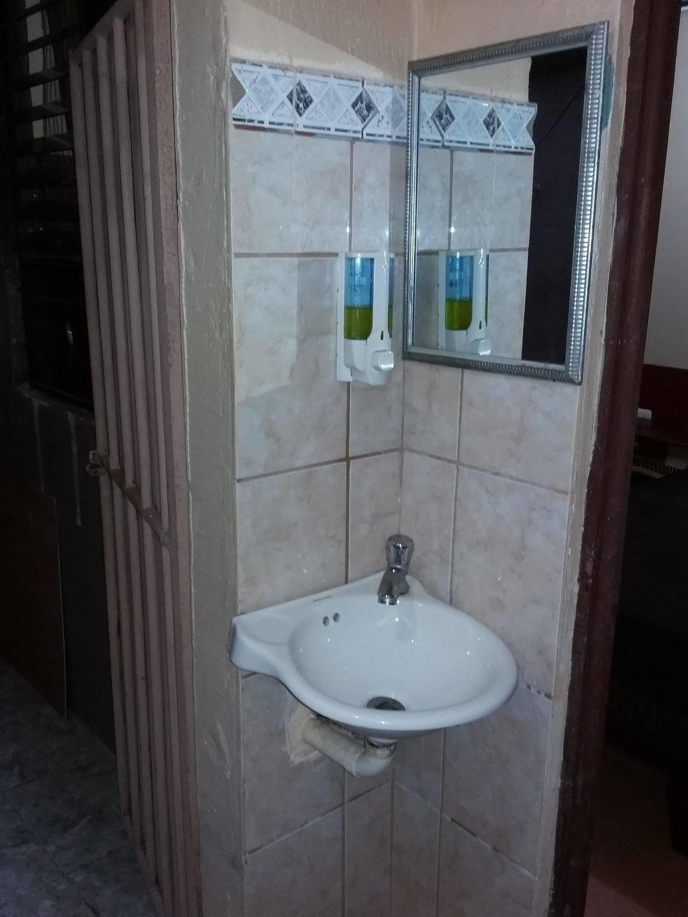 Cabinas Madeleine Puntarenas Exterior foto