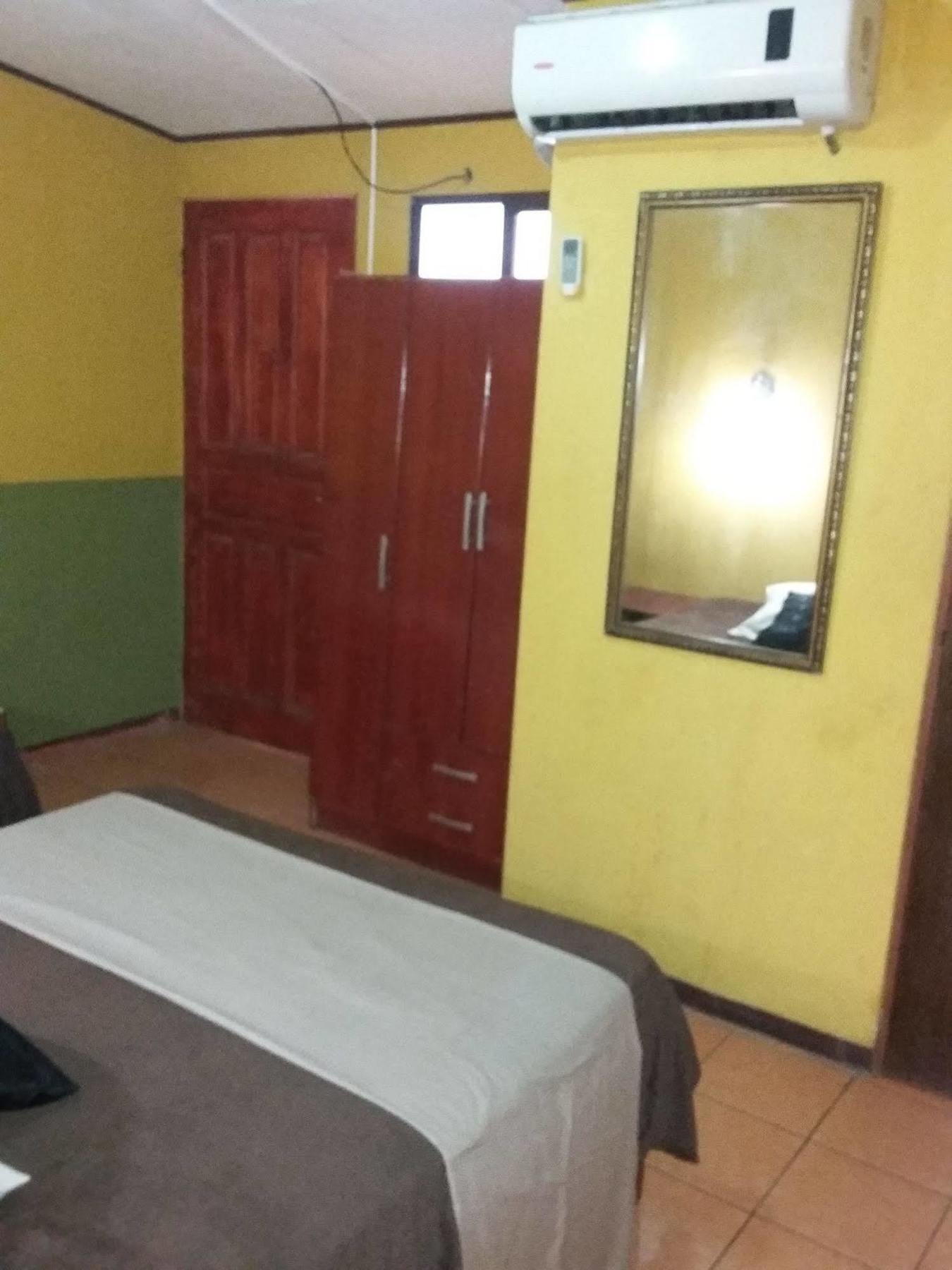 Cabinas Madeleine Puntarenas Exterior foto