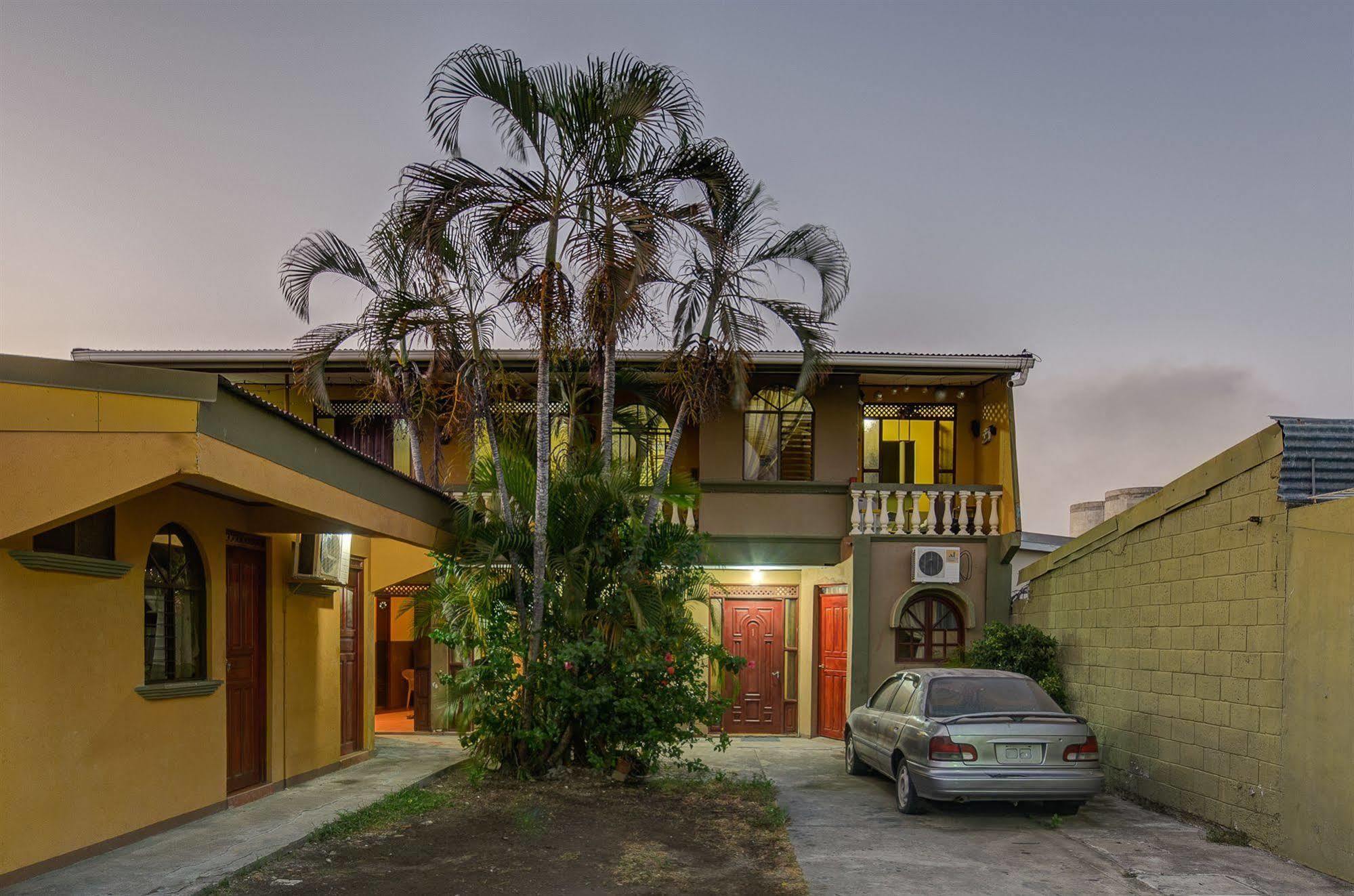 Cabinas Madeleine Puntarenas Exterior foto