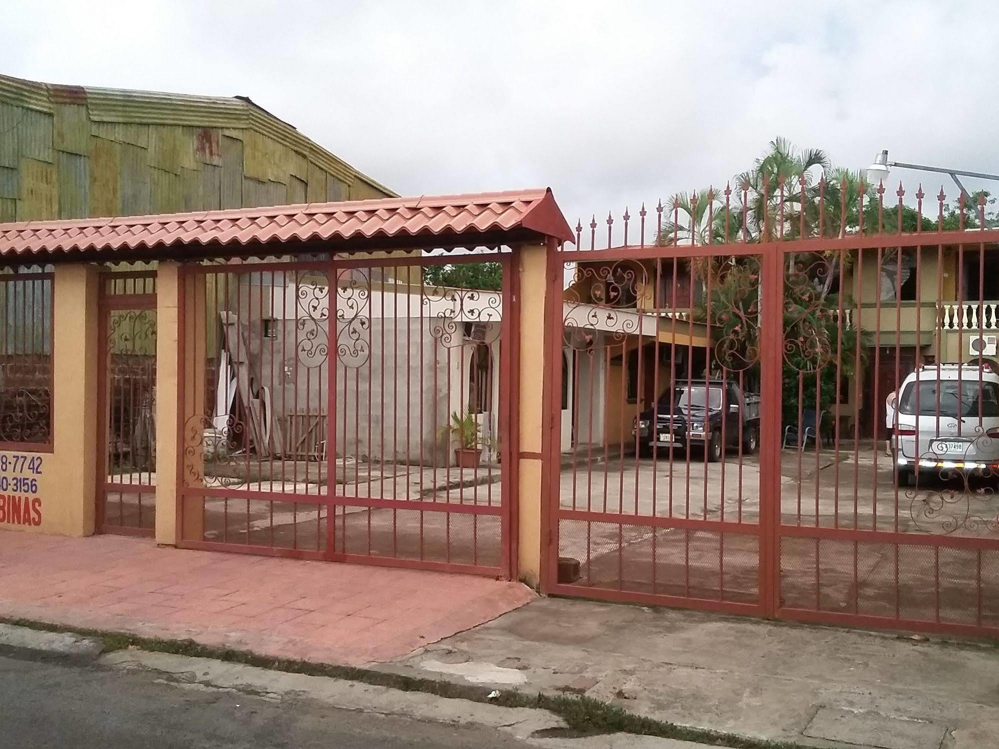 Cabinas Madeleine Puntarenas Exterior foto